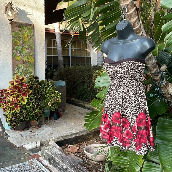 Strapless, leopard print fit, and flare and floral dress - Picture 3 of 8